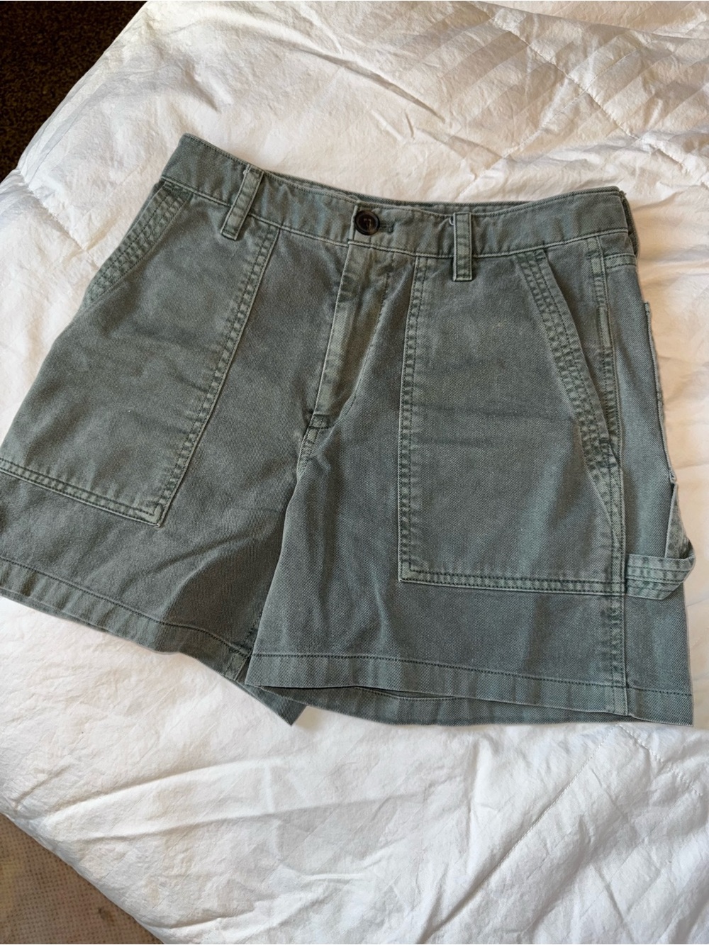 GAP Utility Cargo Shorts in Olive